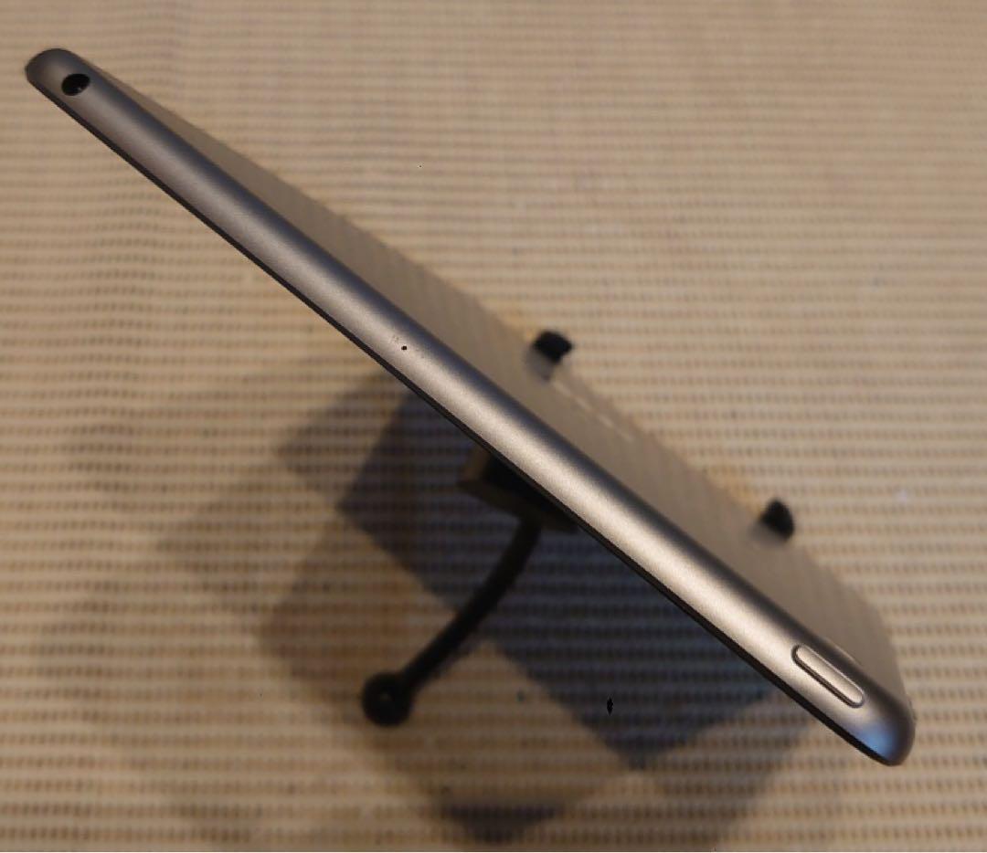 完動品iPad第6世代(A1893)本体128GBグレイ送料込7JF8M