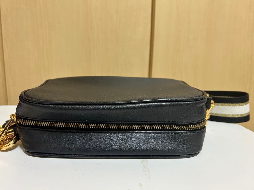MARC JACOBS ブラックボディバッグ