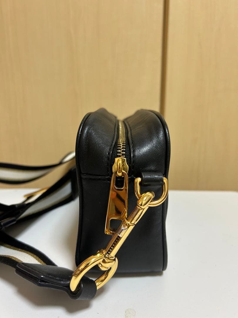 MARC JACOBS ブラックボディバッグ