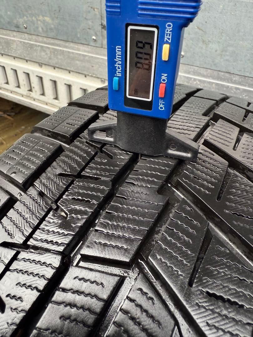 広告の品ヨコハマスタッドレス215／50R17 91Q超深溝