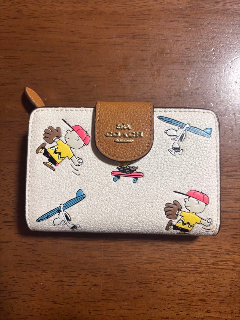 COACH スヌーピー　二つ折り財布