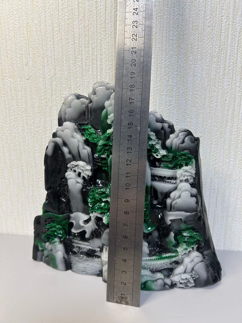 【風水置物】山水彫刻 翡翠調 大型 木製台座付き 山河景観 開運 招財　風水
