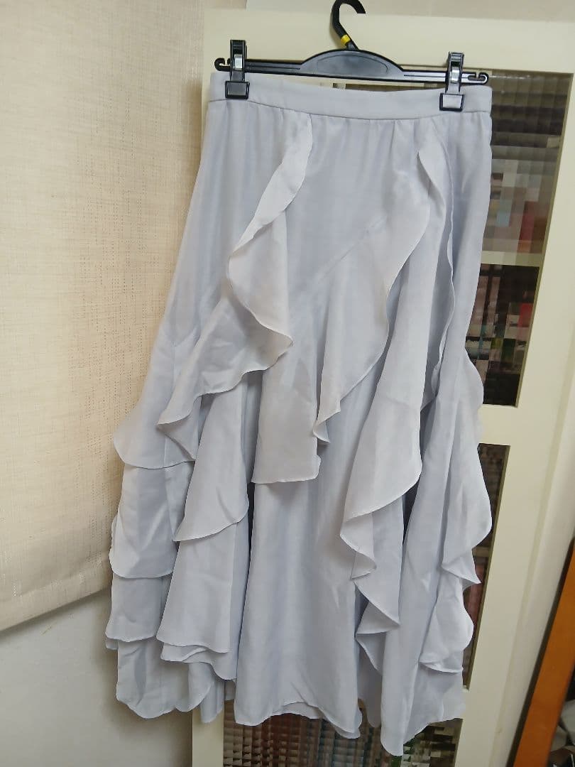 アプワイザーリッシェ　アシメフリルスカート 新品　ブランドタグなし
