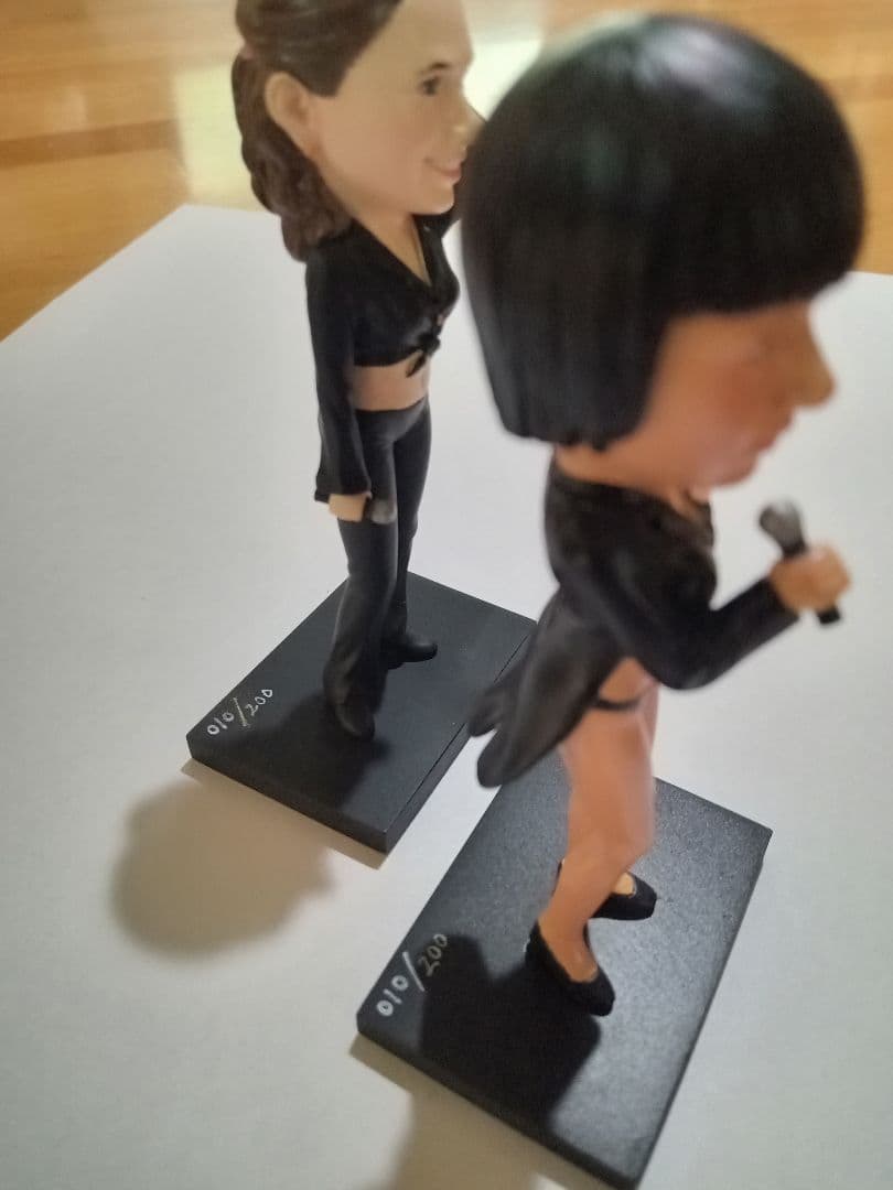 t.A.T.u. TRUTH. DVDと Figures No.88