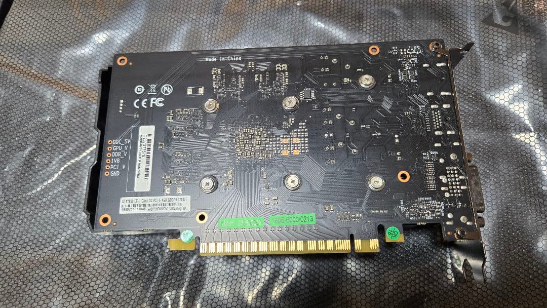 グラボ　GF-GTX1650D6-E4GB