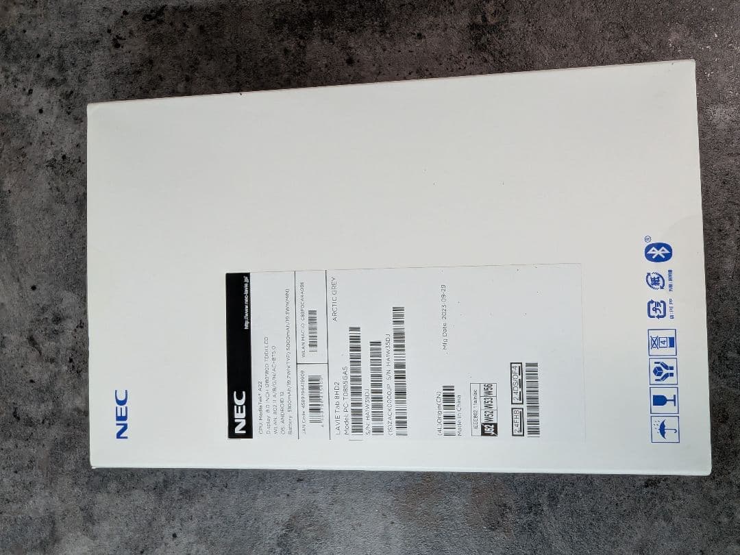 NEC LAVIE Tab T8 HD２とカバー付　ストレージ６４　メモリ４GB