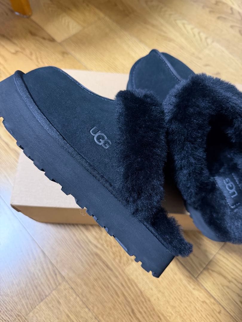 UGG ブラック スリッパ