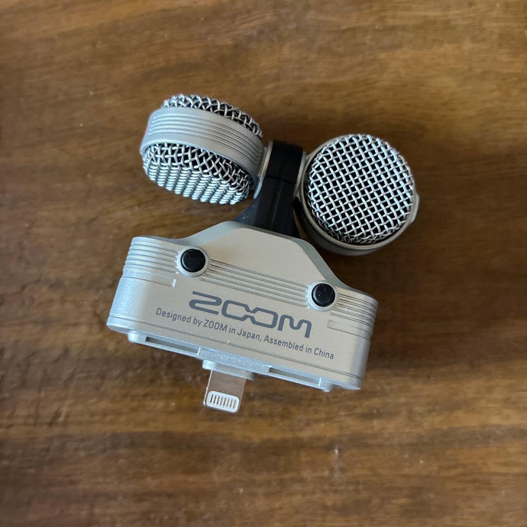 zoom iQ7 専用ハードケースとヘアリーウィンドスクリーン付属