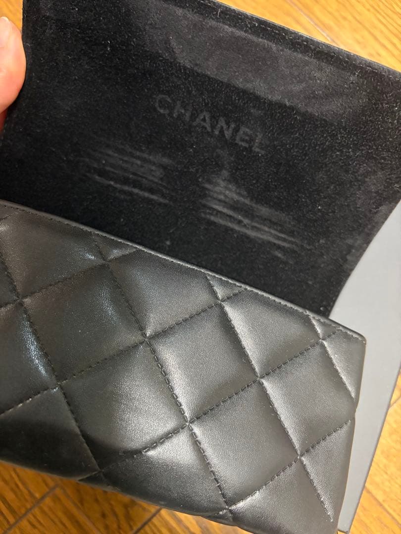 CHANELサングラス　ワインレッド色