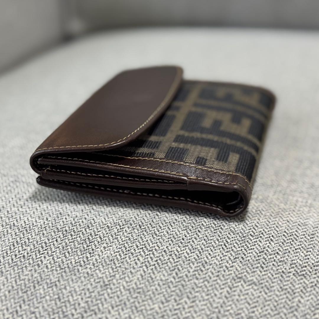 FENDI フェンディ FF ズッカ柄 Wホック 二つ折り財布