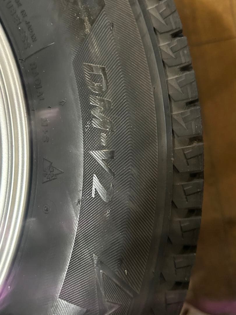 バリBLIZZAK DM-V2 スタッドレスタイヤ2018 175/80R15