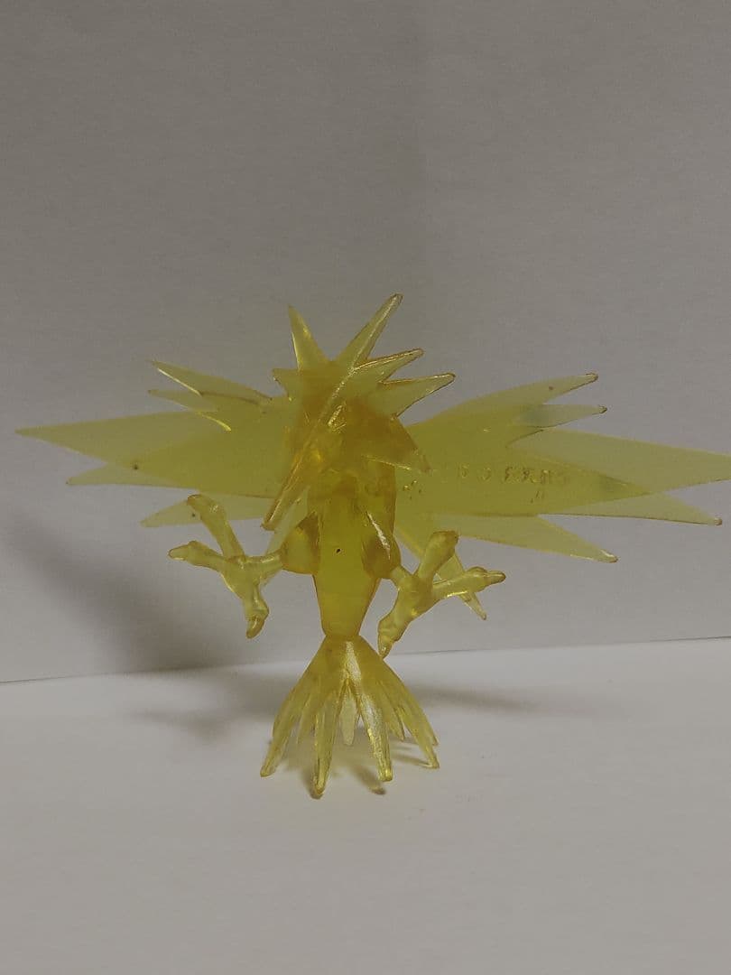 ポケモン　サンダー　フィギュア