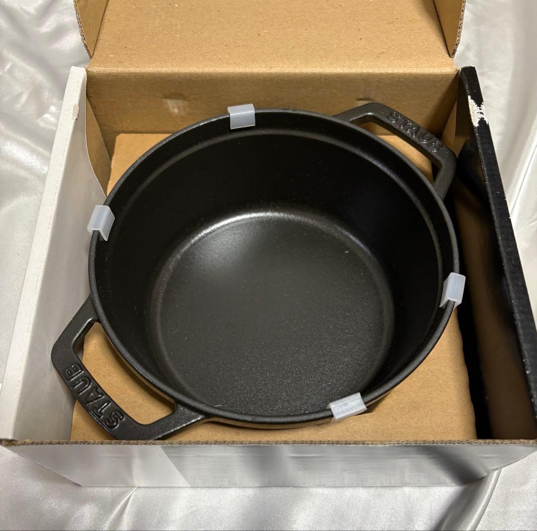 新品　STAUB ココット　ラウンド 18cm ブラック