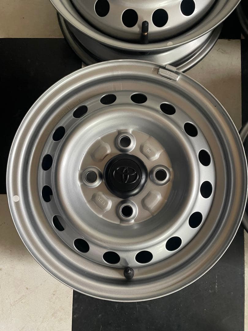 トヨタピクシストラック純正スチールホイール　新車外し