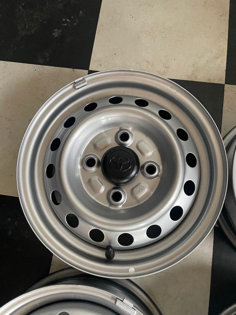 トヨタピクシストラック純正スチールホイール　新車外し