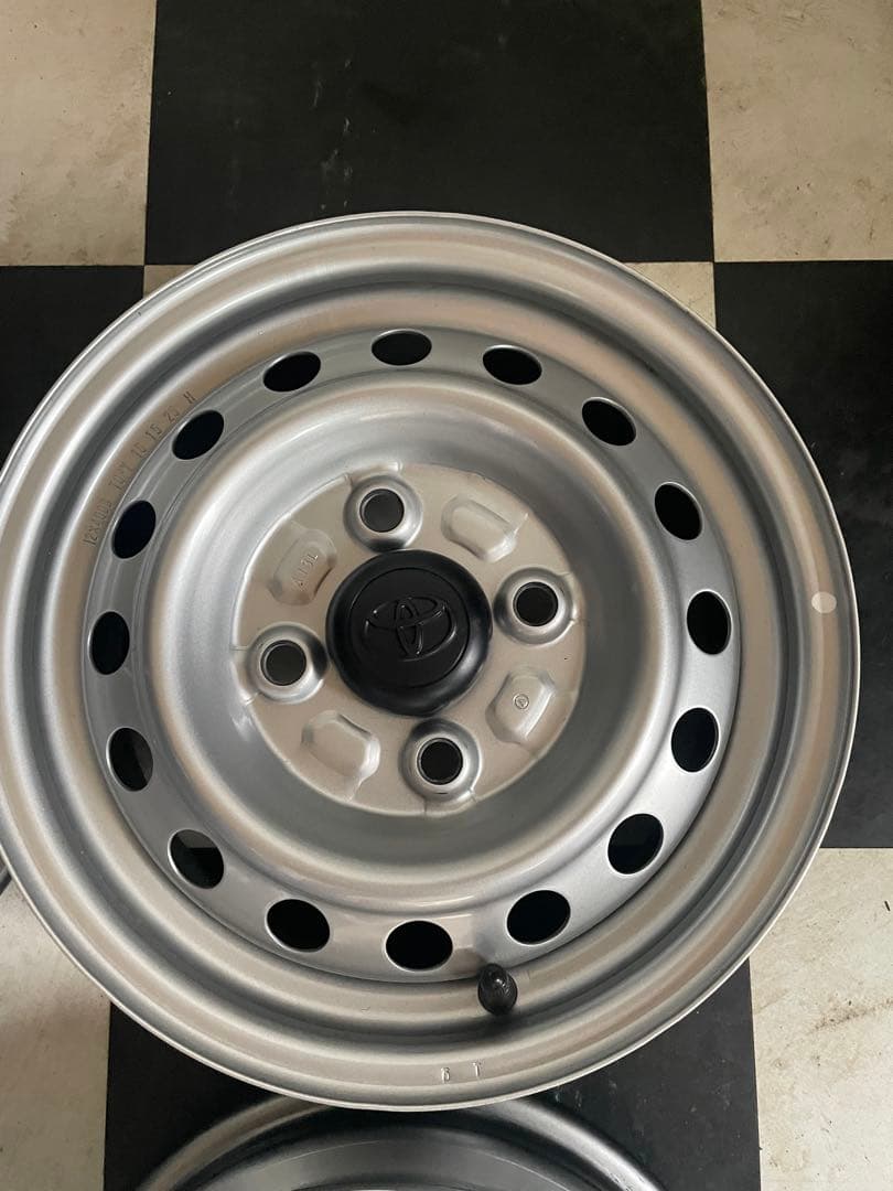 トヨタピクシストラック純正スチールホイール　新車外し