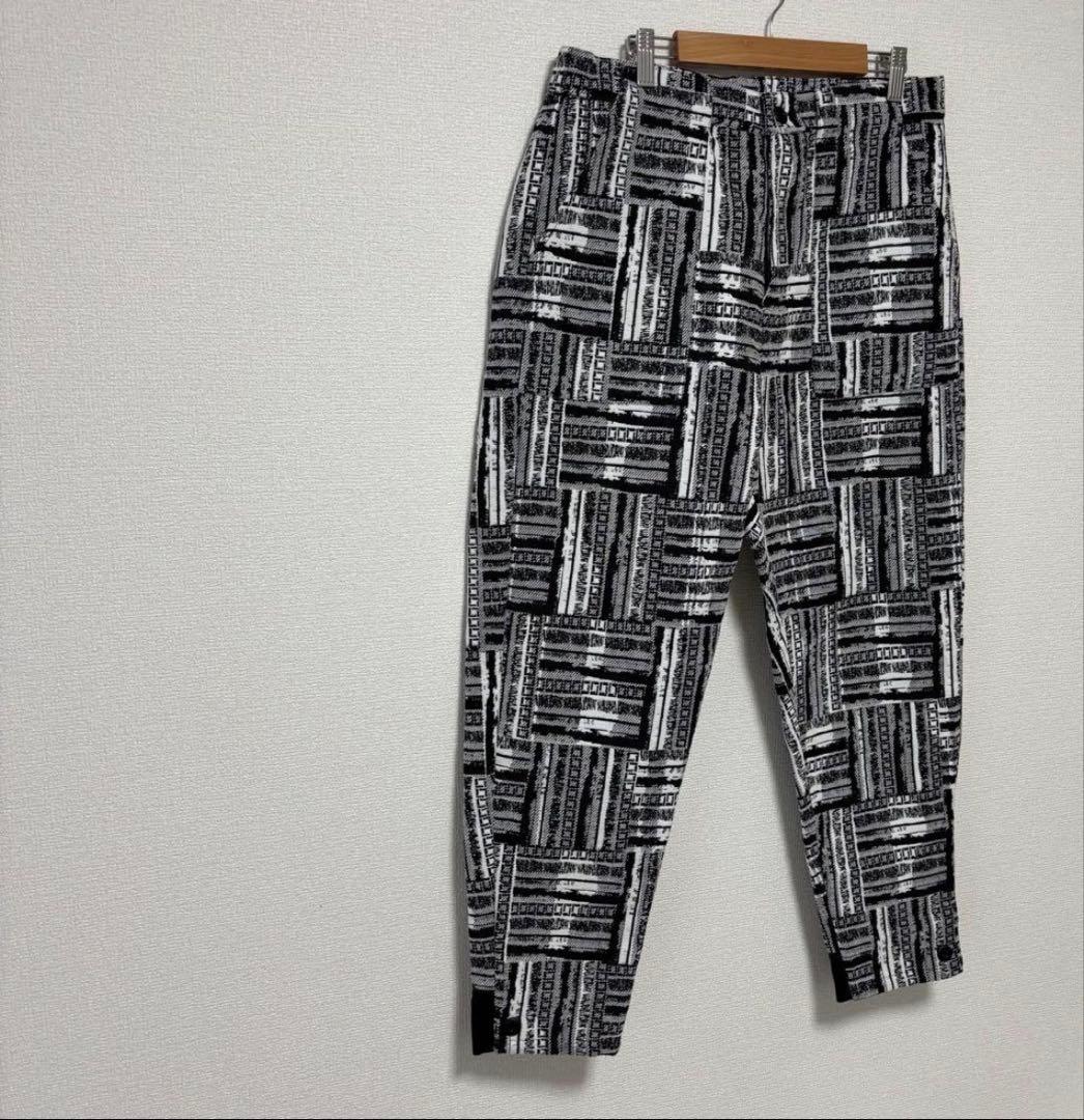 【大人気★完売商品】カンビオ テーパードパンツ アンクル 総柄 白黒 L