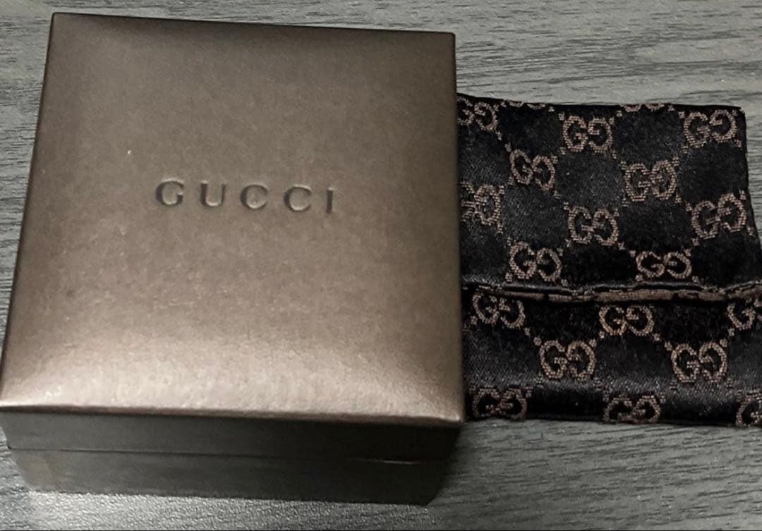 美品　GUCCI クロスネックレス