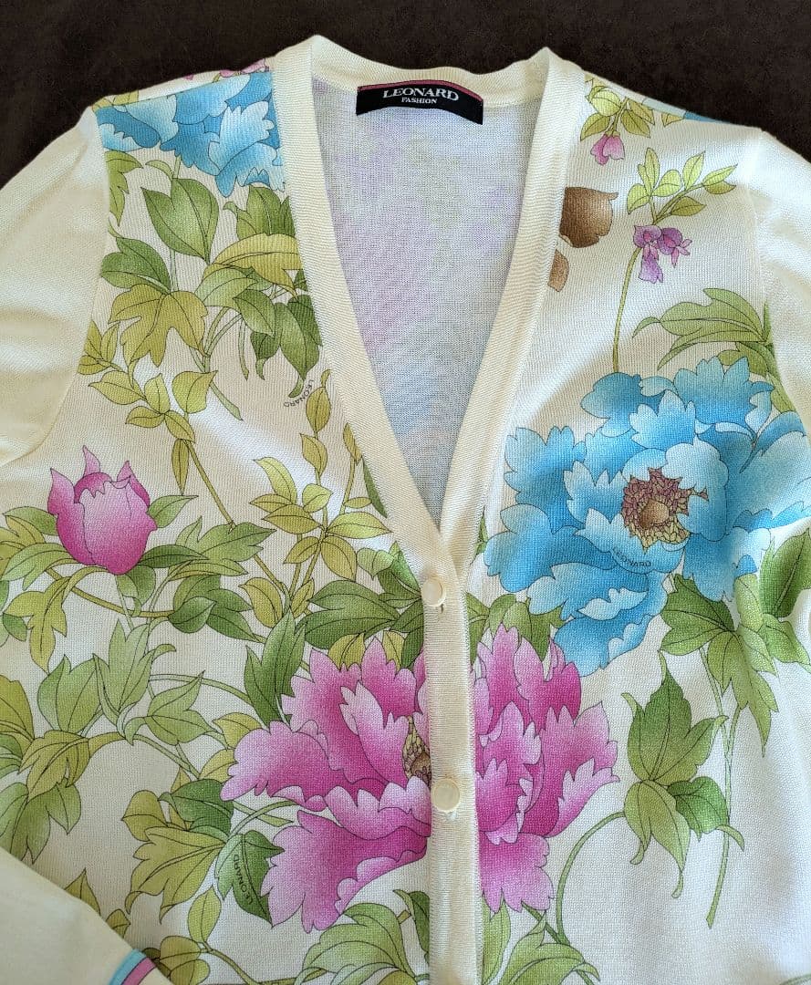 美品★レオナール　カラフル花柄 コットンニットアンサンブル