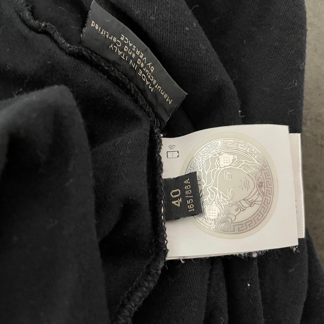 【本日限定価格】VERSACE ゴールドロゴ 半袖Tシャツ 黒 Lサイズ