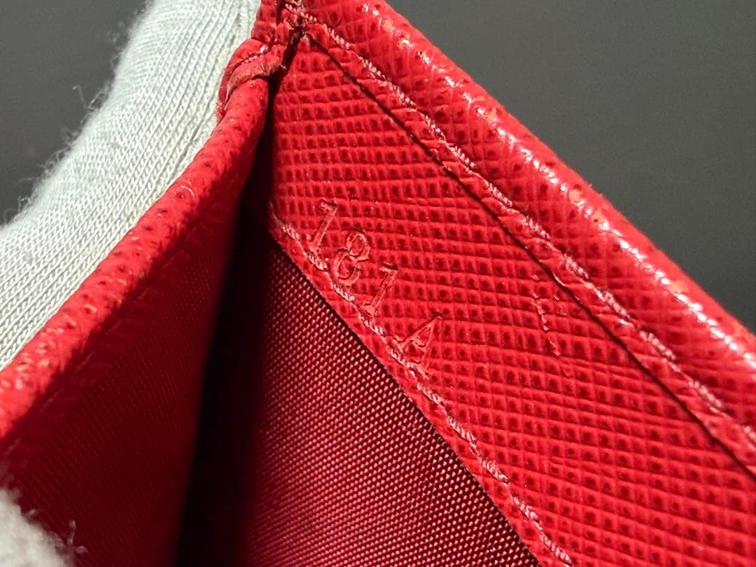 RY/1.22/8 プラダ　財布　三つ折り財布　レッド