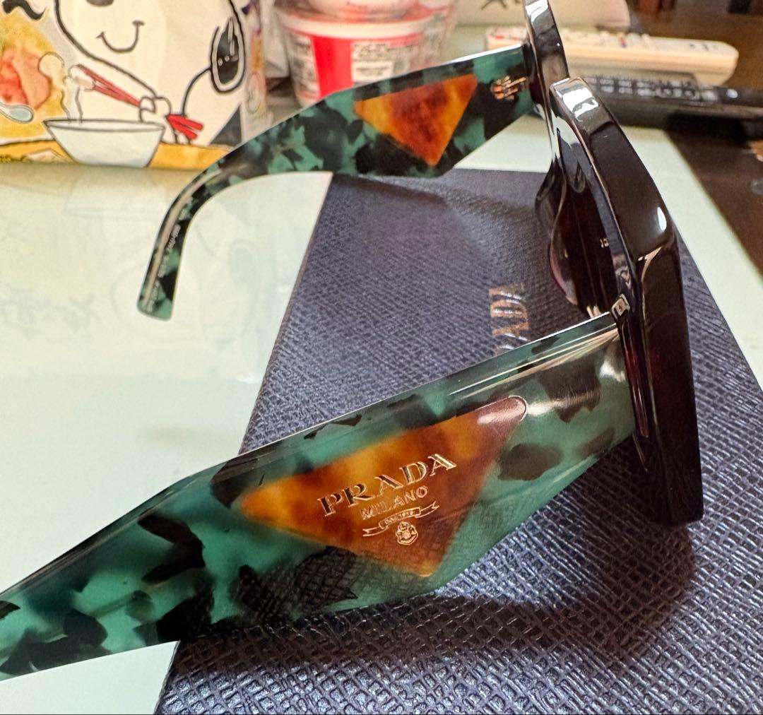 PRADA サングラス グリーンフレーム試着のみ極美品‼️
