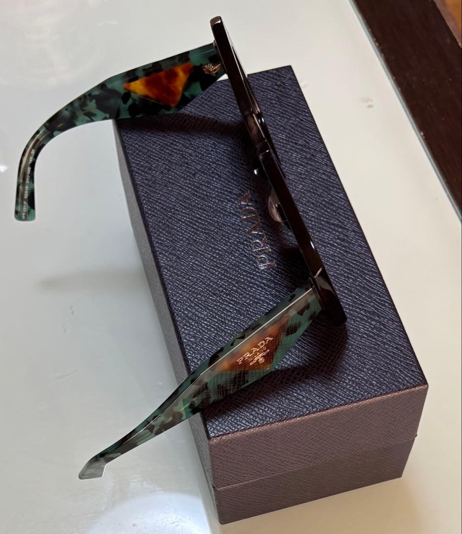 PRADA サングラス グリーンフレーム試着のみ極美品‼️