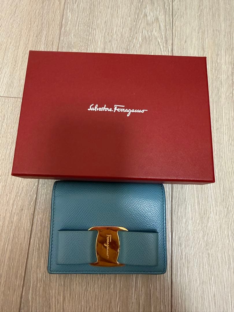 Salvatore Ferragamo 二つ折り財布 ライトブルー