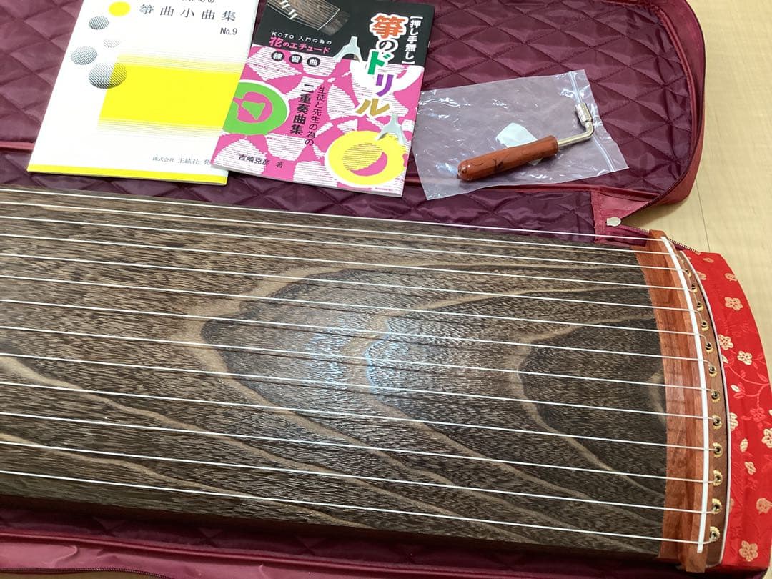 短筝 127cm 13弦　箏柱、ケース付き