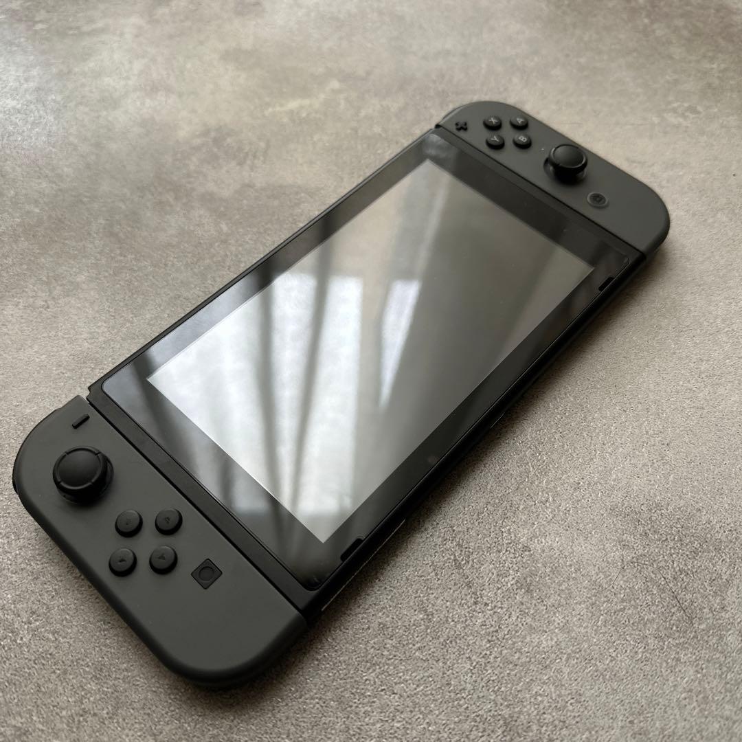 【美品】Nintendo Switch本体+MicroSD64GB+ホリコン