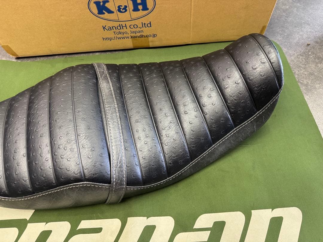 Z900RS K&Hカスタムシート　タックロール　中抜き