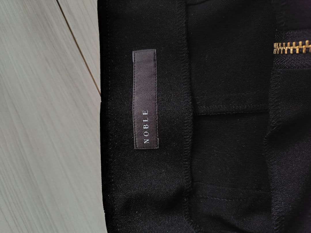美品　Nobleコンフォートストレッチジップタイトスカート34
