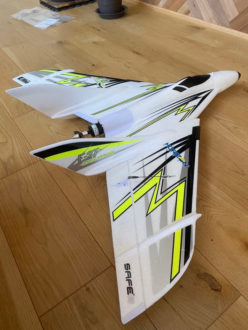 Horizon F-27 Evolution 飛行機ラジコン