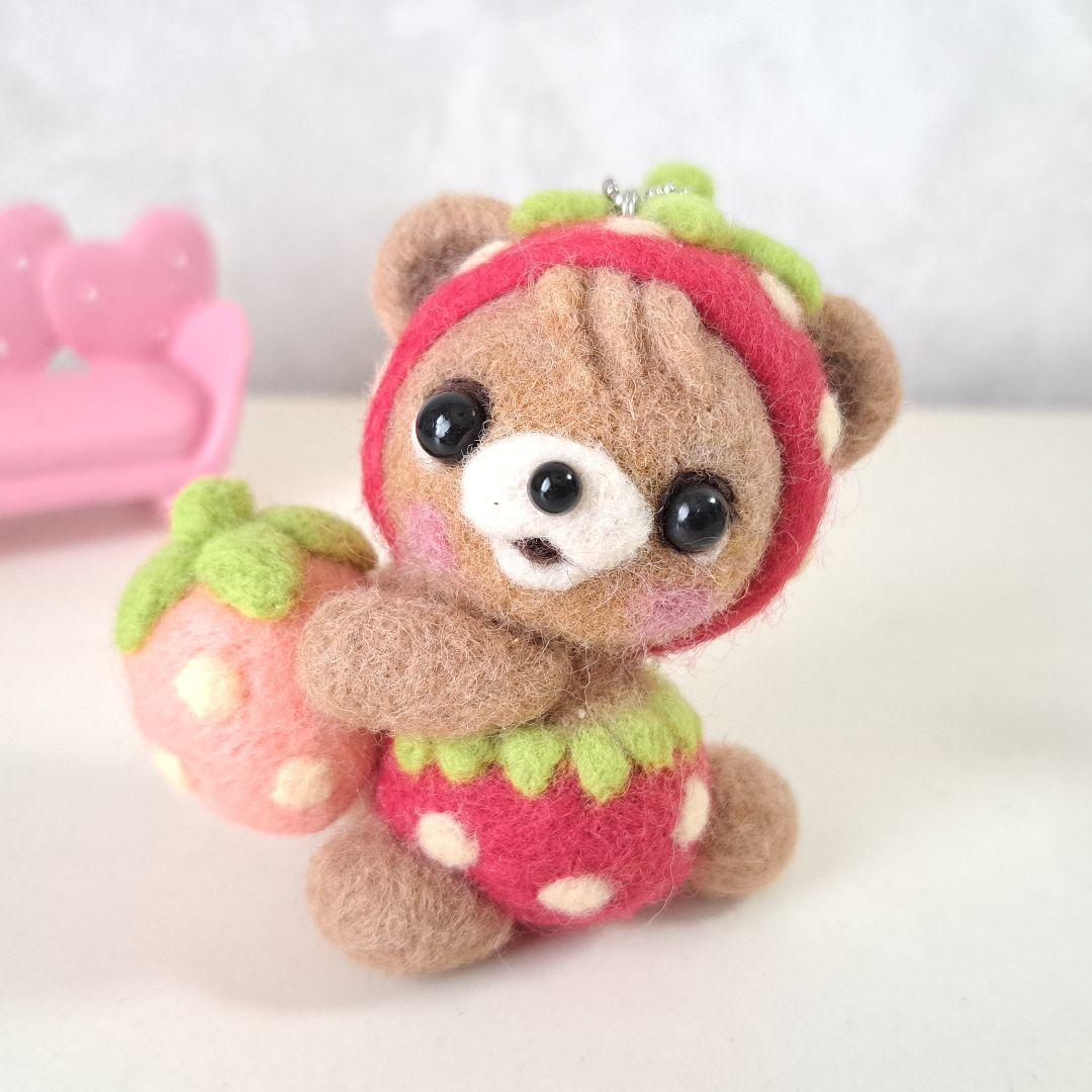 マリーちゃん☆イチゴくまちゃんのストラップ2点　羊毛フェルト