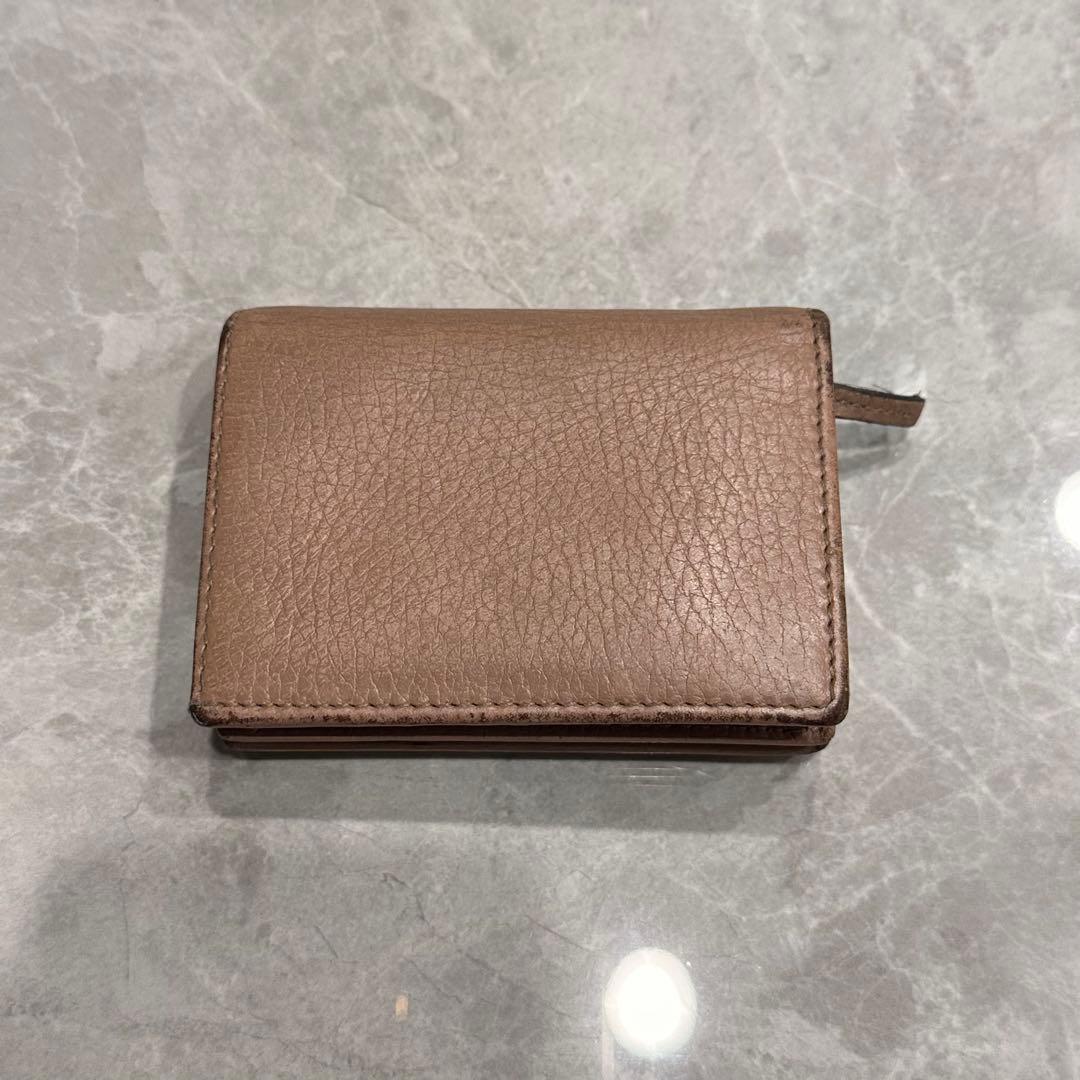 Gucci ベージュ 二つ折り財布 GGロゴ付き