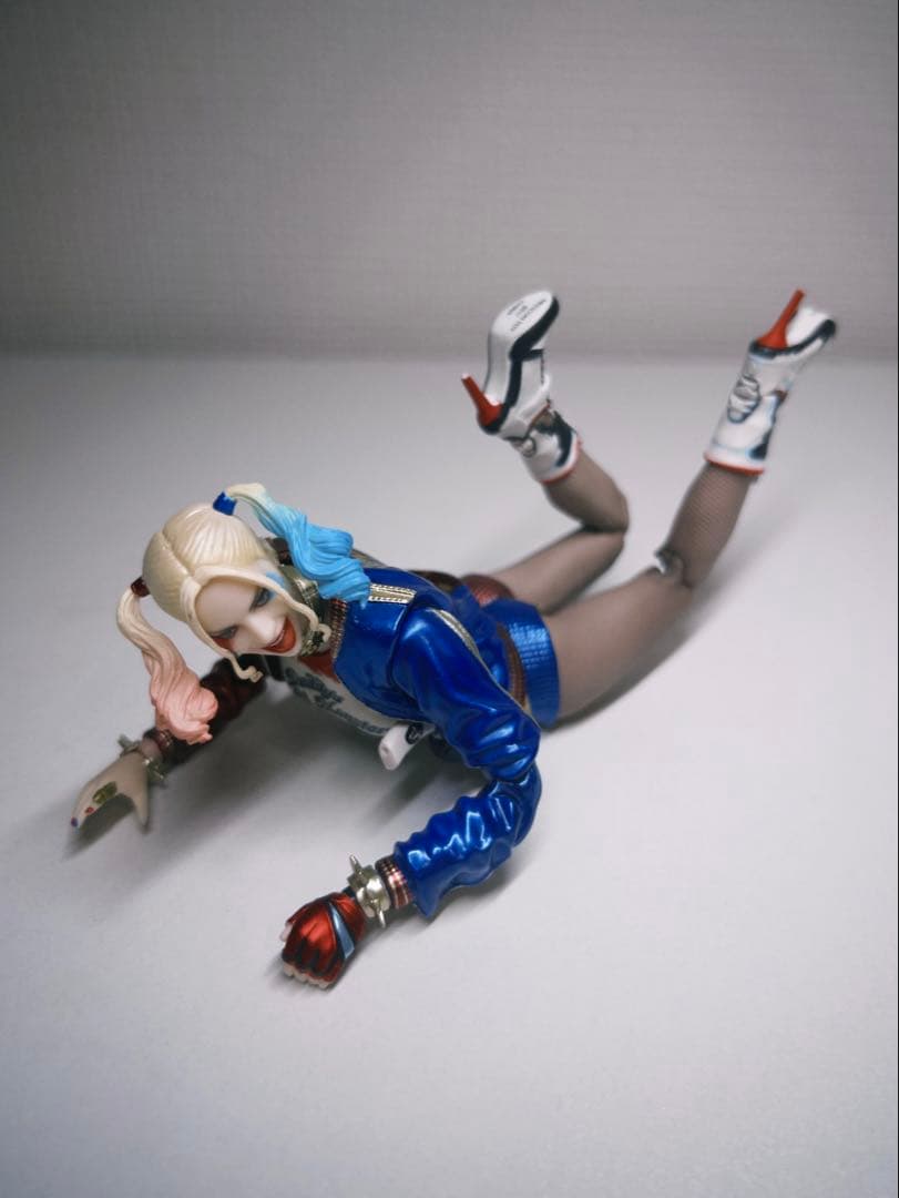 美品　MAFEX マフェックス 033 HARLEY QUINN ハーレークイン