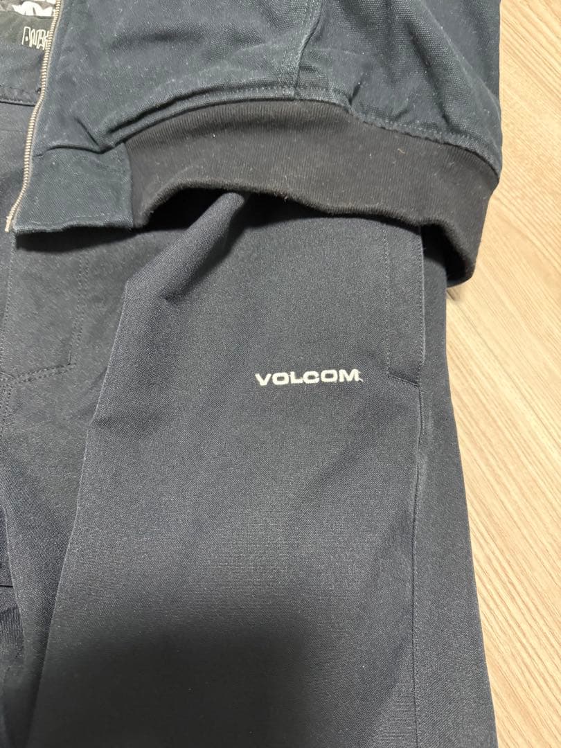 VOlCOM　スノボウェア　セットアップ