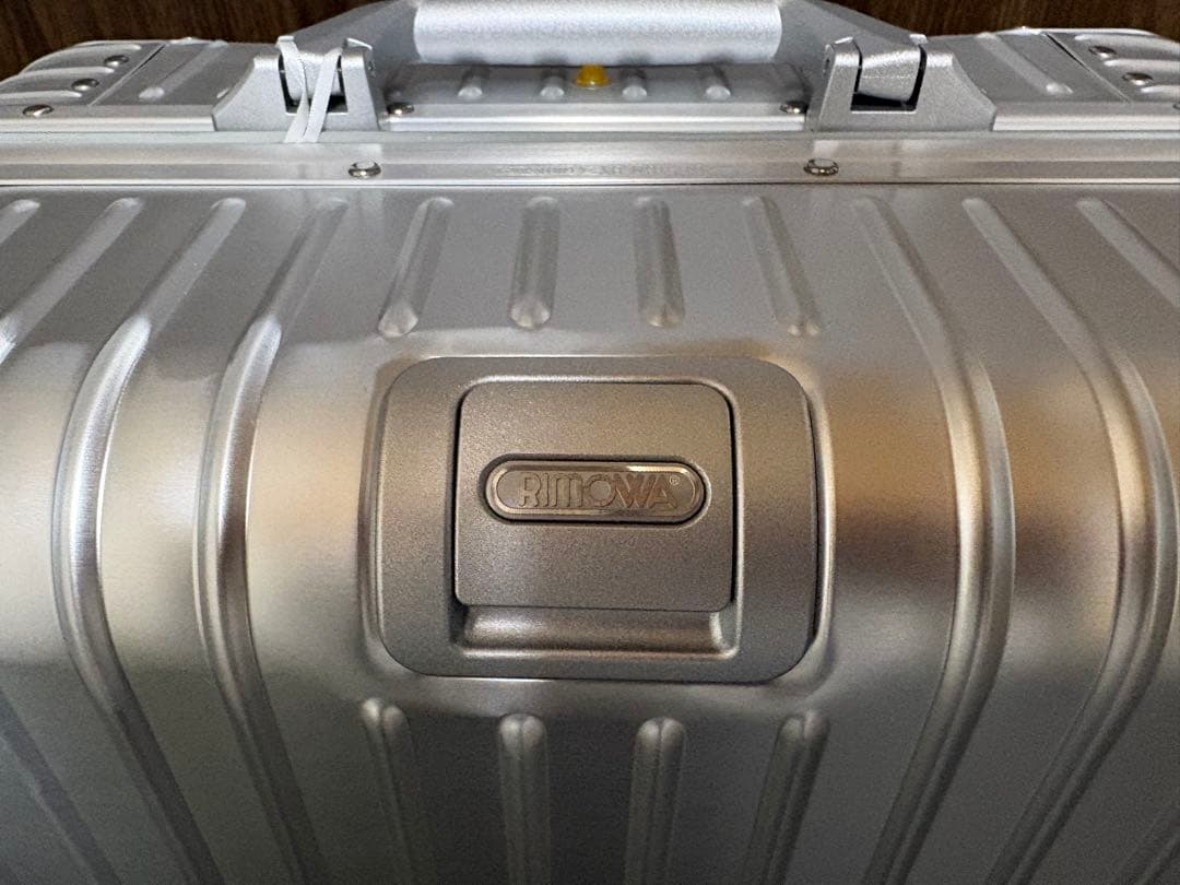 RIMOWA シルバーキャリーケース 中型