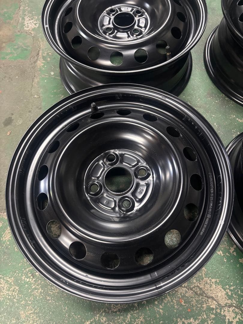 トヨタ　純正　スチールホイール　15インチ 黒鉄　4本セット　ナット付き