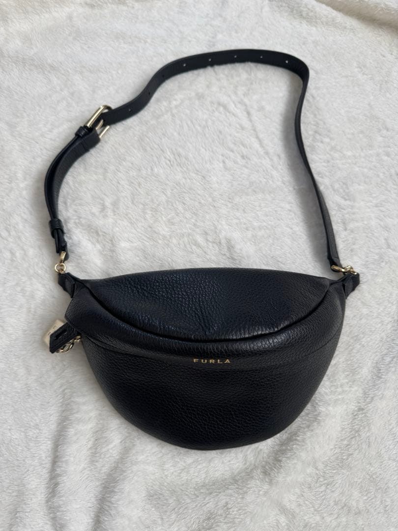 FURLA ブラック ボディバッグ・ウエストポーチ
