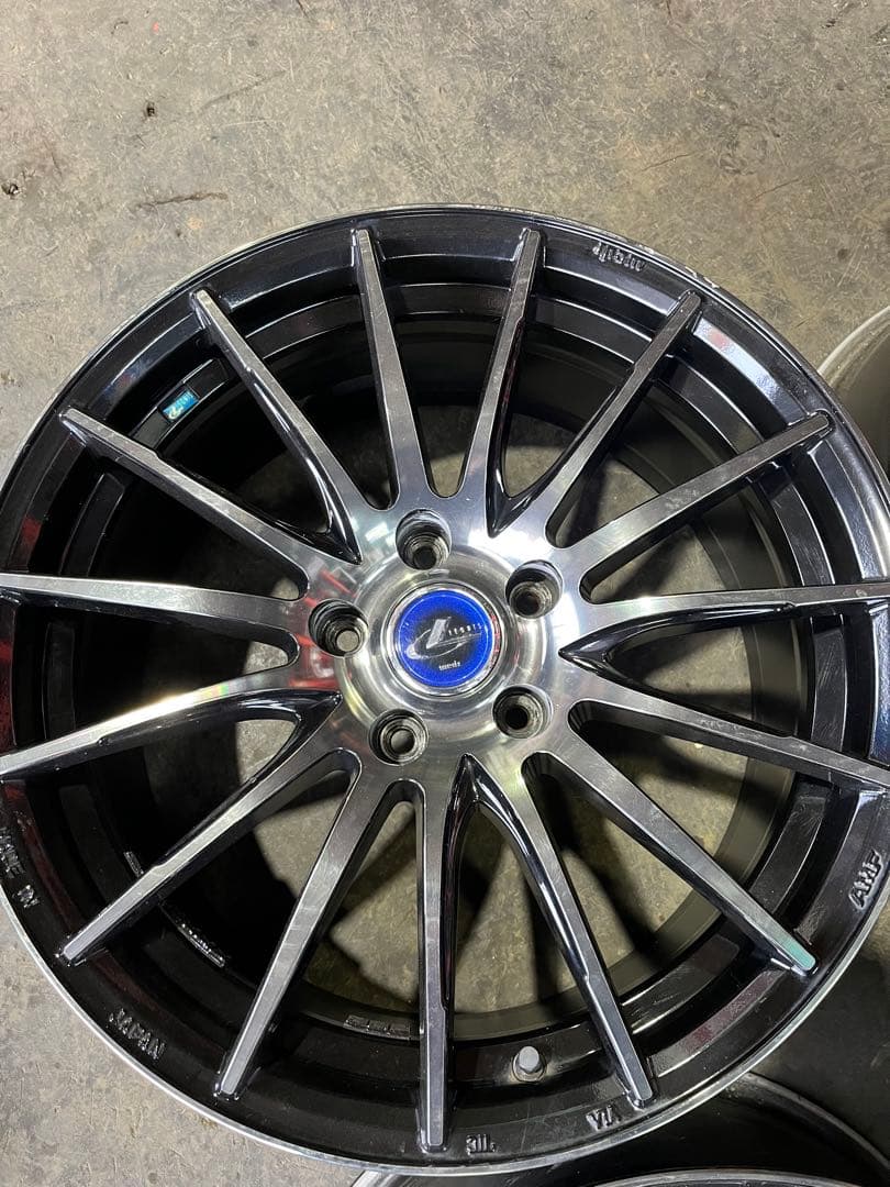 レオニス　18インチ　8j 4枚