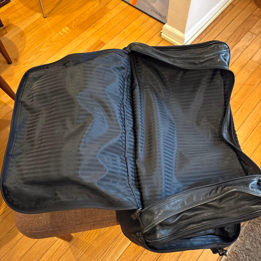 TUMI ブラック レザー ボストンバッグ