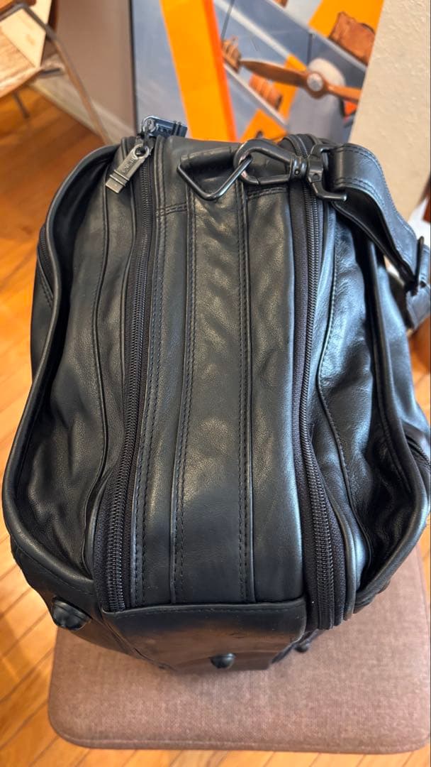 TUMI ブラック レザー ボストンバッグ
