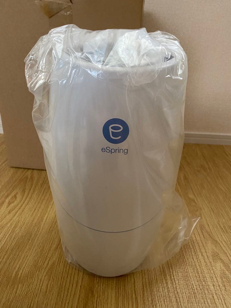 eSpring 浄水器 II、取扱説明書付きの浄水器です。