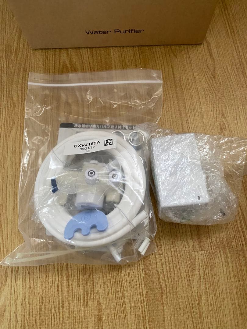 eSpring 浄水器 II、取扱説明書付きの浄水器です。