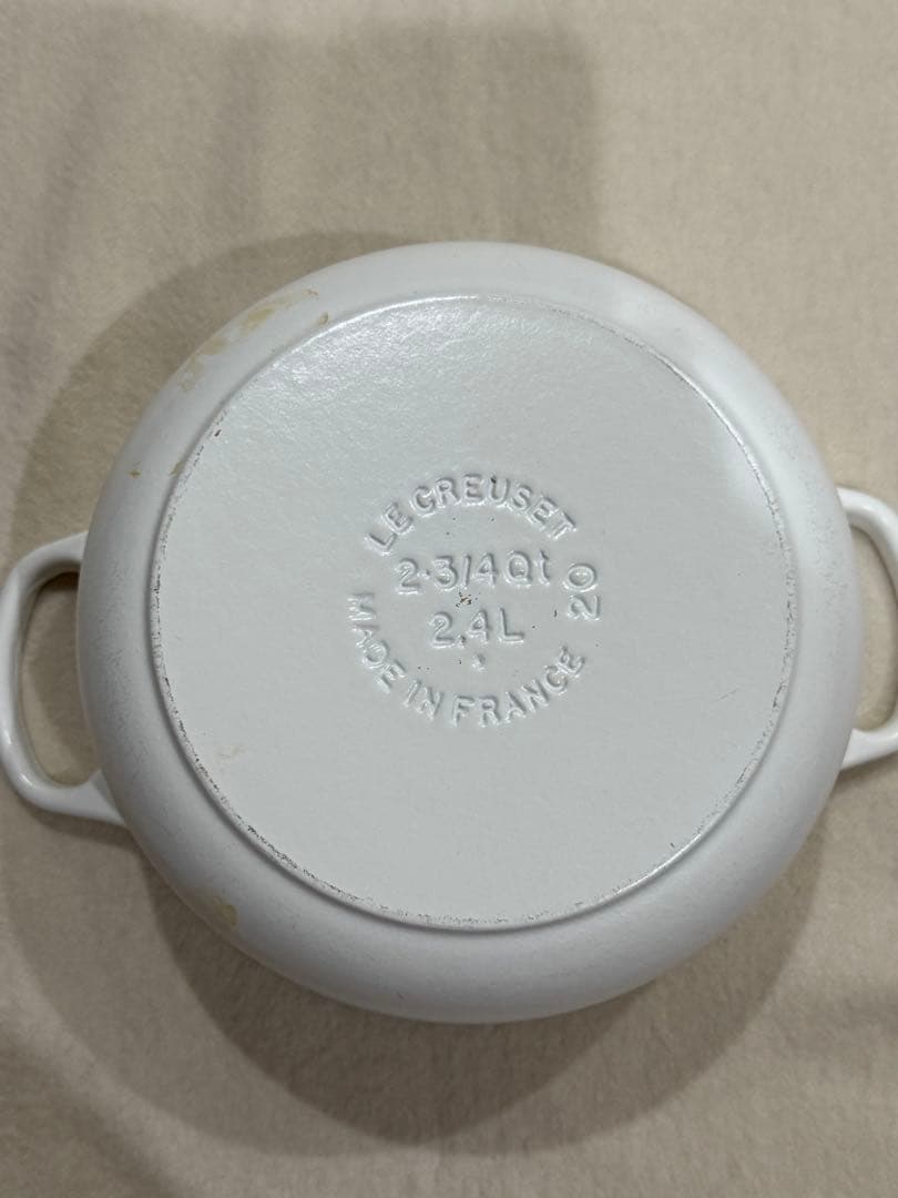 ルクルーゼ　ココットロンド　20cm　レースレリーフ　コットン 　カッパーツマミ