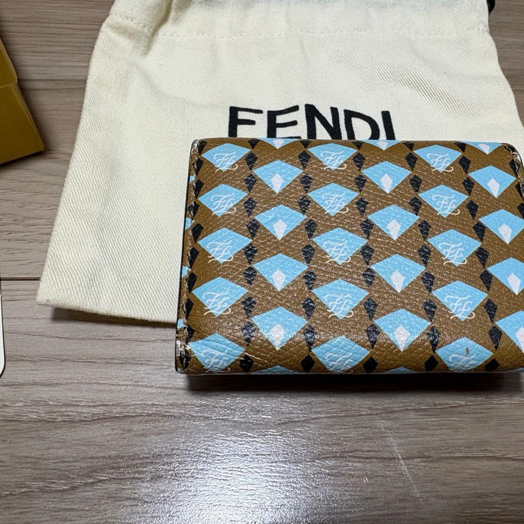 FENDI三つ折りウォレット　箱袋あり