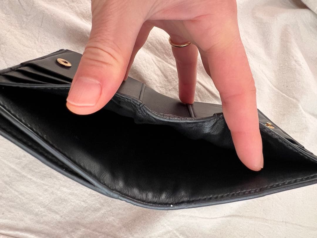 美品！！ BOTTEGA VENETA カセット ブラックレザー二つ折り財布