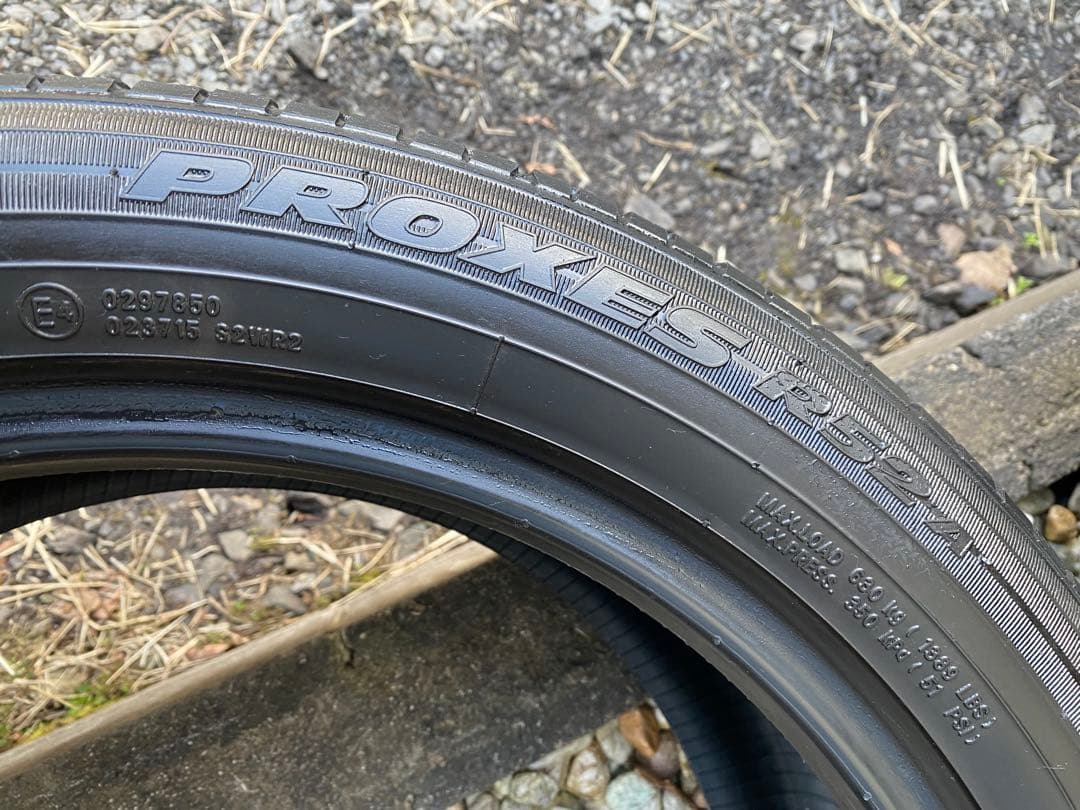 ①バントライン！TOYO トーヨー 215/50R18 プロクセス
