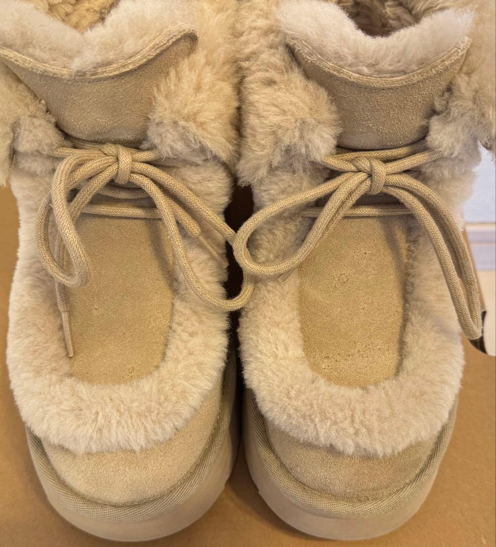靴 UGG Esmee Lace Up